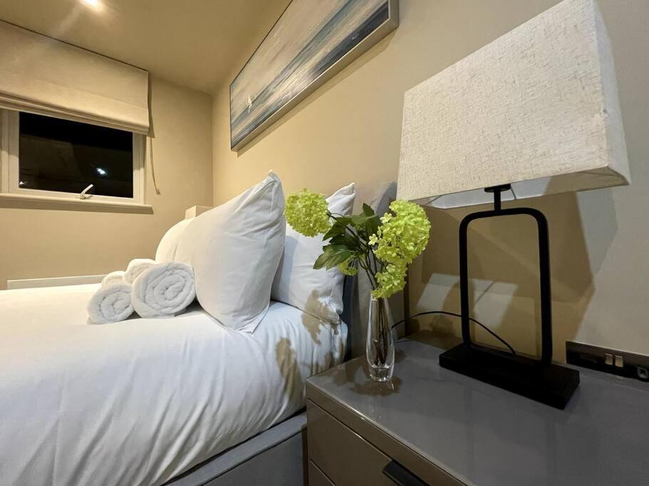 2Br Urban Vista Retreat Chcl F7 Apartman Chigwell Kültér fotó
