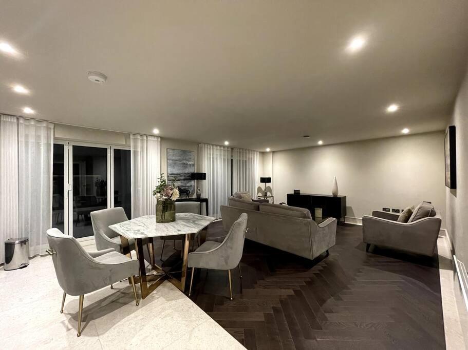 2Br Urban Vista Retreat Chcl F7 Apartman Chigwell Kültér fotó