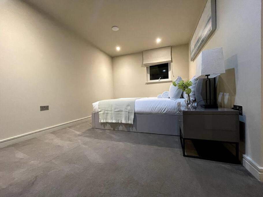 2Br Urban Vista Retreat Chcl F7 Apartman Chigwell Kültér fotó