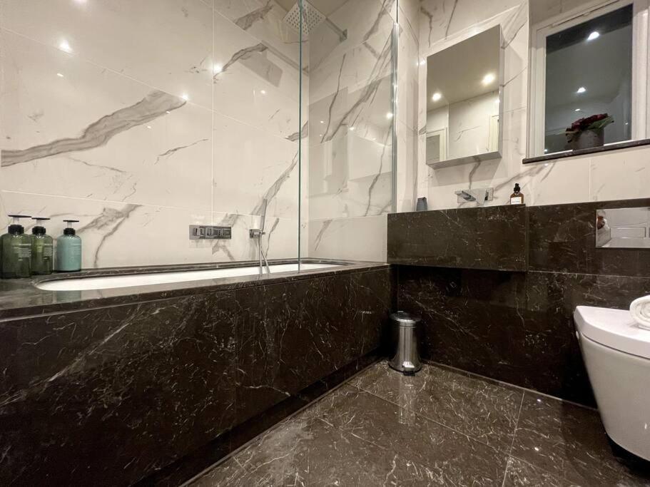 2Br Urban Vista Retreat Chcl F7 Apartman Chigwell Kültér fotó