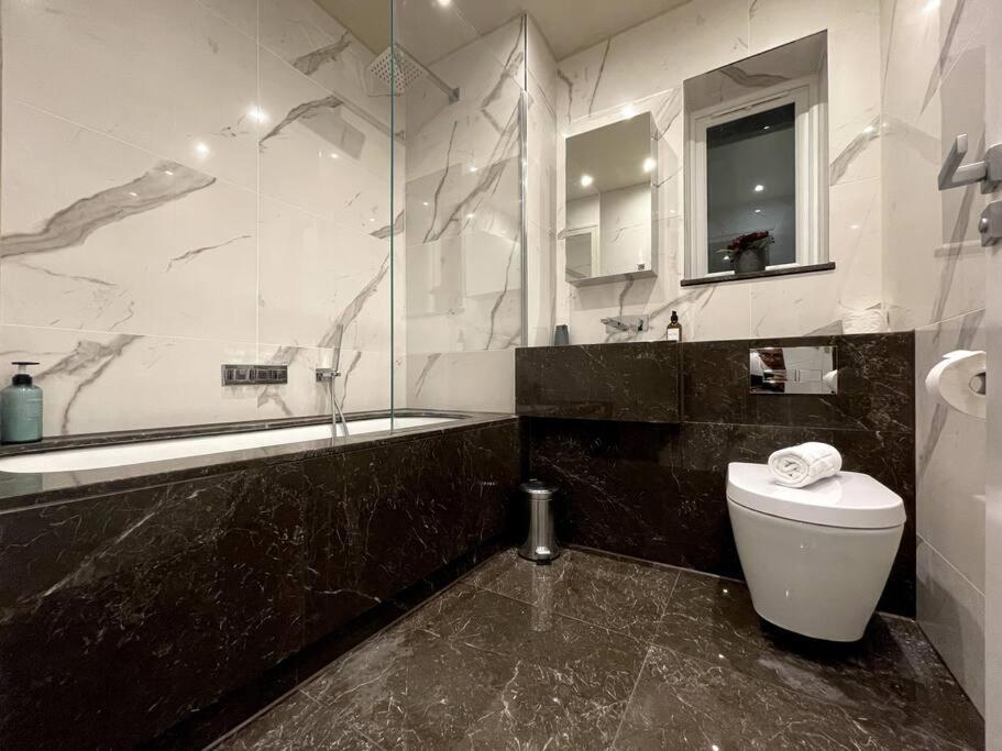 2Br Urban Vista Retreat Chcl F7 Apartman Chigwell Kültér fotó