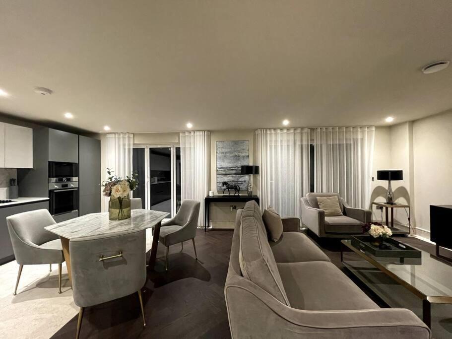 2Br Urban Vista Retreat Chcl F7 Apartman Chigwell Kültér fotó