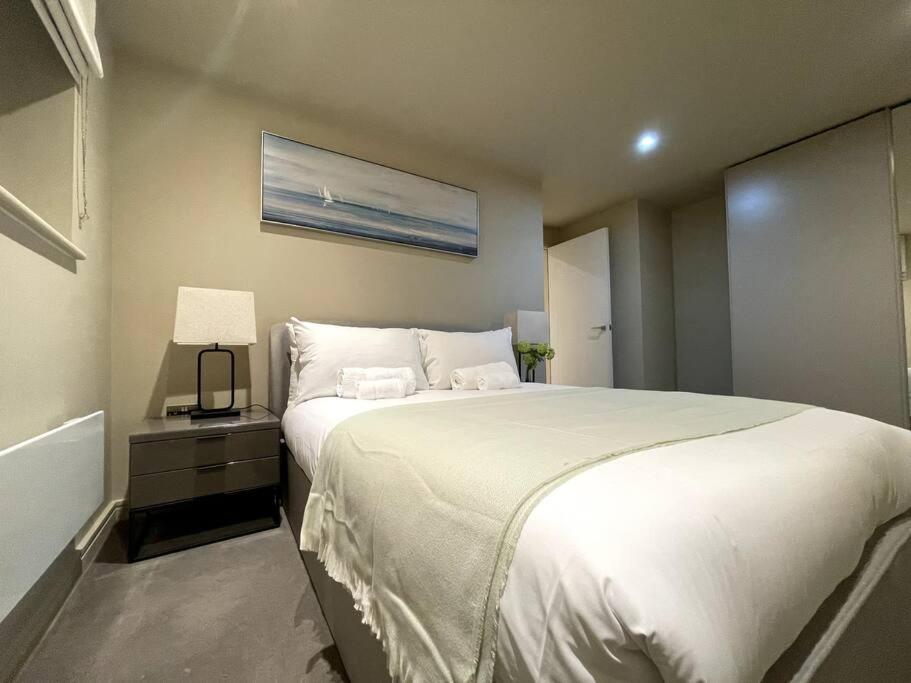 2Br Urban Vista Retreat Chcl F7 Apartman Chigwell Kültér fotó