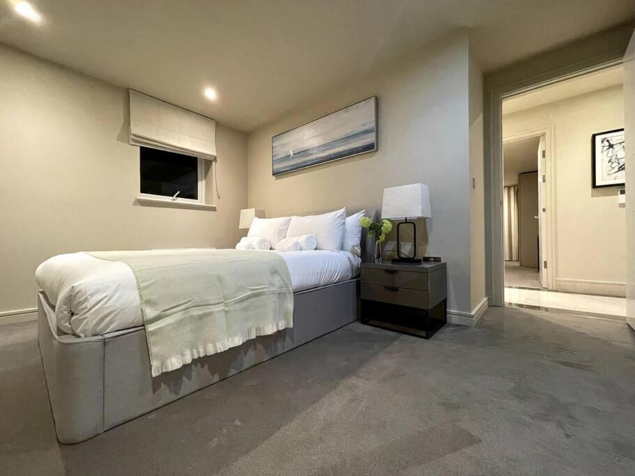 2Br Urban Vista Retreat Chcl F7 Apartman Chigwell Kültér fotó