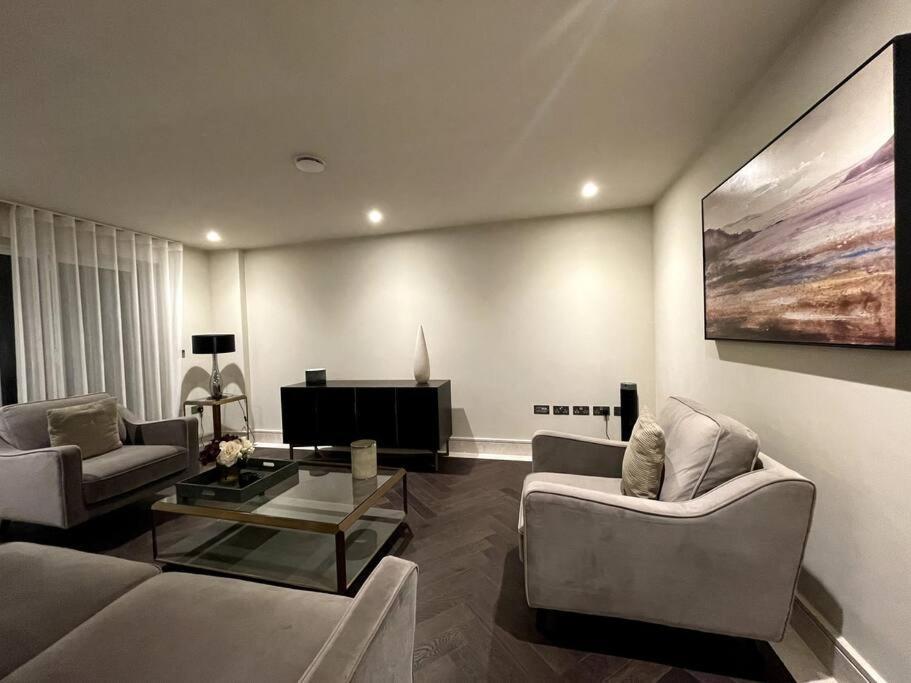 2Br Urban Vista Retreat Chcl F7 Apartman Chigwell Kültér fotó