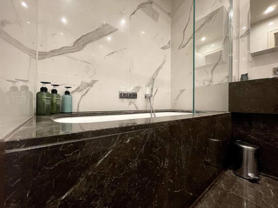 2Br Urban Vista Retreat Chcl F7 Apartman Chigwell Kültér fotó