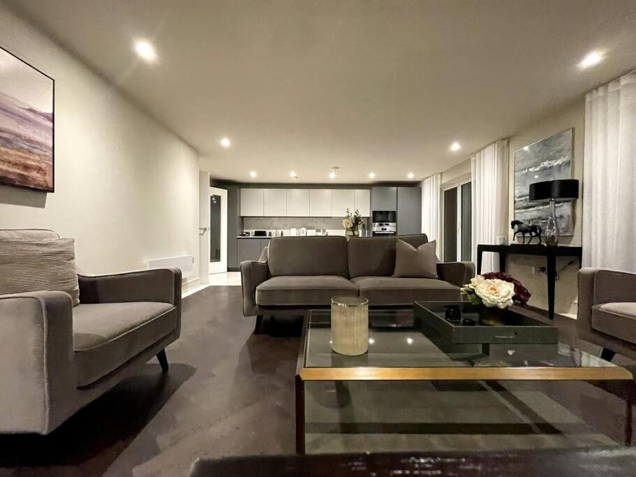 2Br Urban Vista Retreat Chcl F7 Apartman Chigwell Kültér fotó