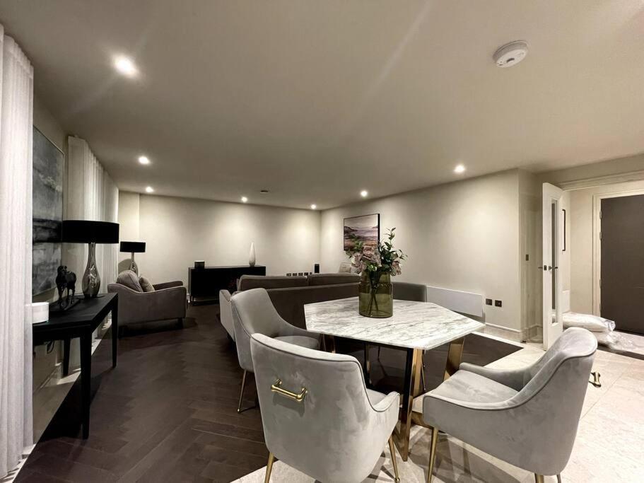 2Br Urban Vista Retreat Chcl F7 Apartman Chigwell Kültér fotó