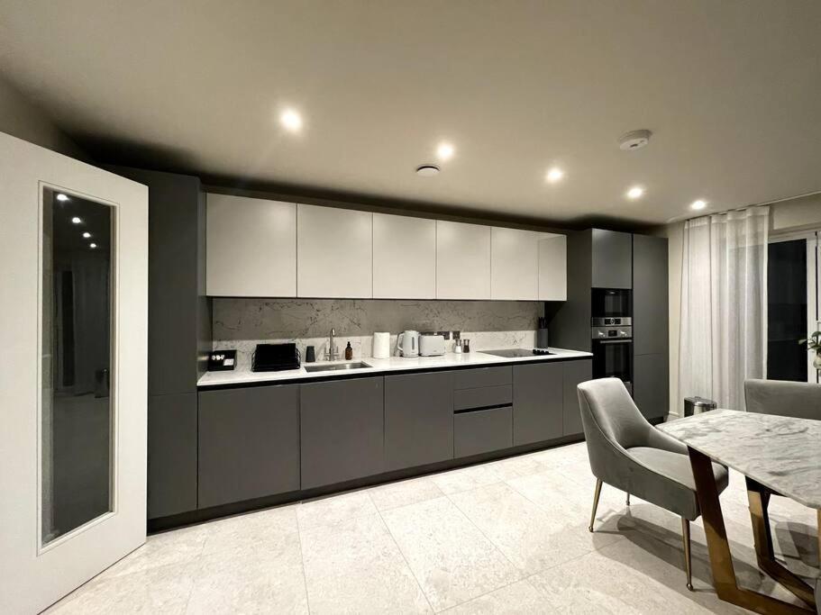 2Br Urban Vista Retreat Chcl F7 Apartman Chigwell Kültér fotó